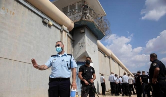 مفوضة السجون الإسرائيلية تحمل قائد الجلبوع مسؤولية فرار الأسرى