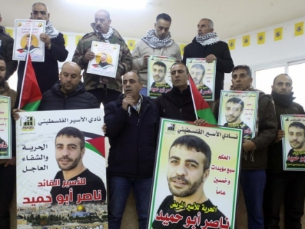 إسنادا للأسير ناصر أبو حميد: الأسرى يرجعون وجبات الطعام