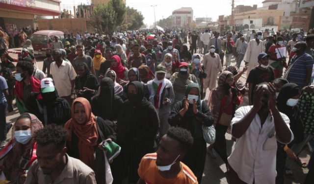  السودان: قمع مظاهرات منددة بالانقلاب وتطالب بالحكم المدني