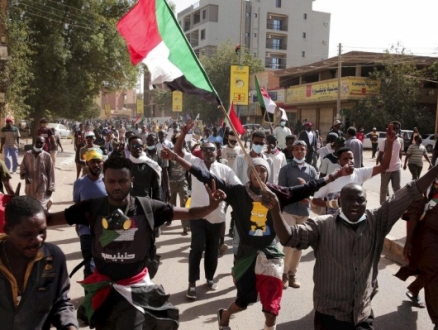 عقب قتل متظاهرين: قوى سودانية تشرع بالعصيان المدني