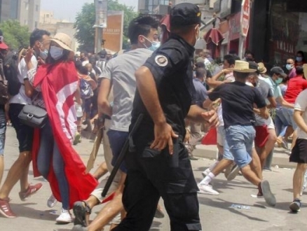 تونس: فتح تحقيق بوفاة متظاهر... ووضع حدٍّ لامتيازات أعضاء "الأعلى للقضاء"