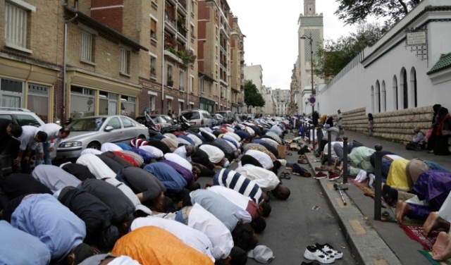 المسلمون والهجرة: قضيتان جدليتان عند كل حملة انتخابية فرنسية