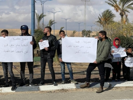 وقفة احتجاجية ضد انقطاع التيار الكهربائي في عرعرة النقب