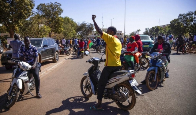 انقلاب عسكري يطيح القيادة السياسية في بوركينا فاسو