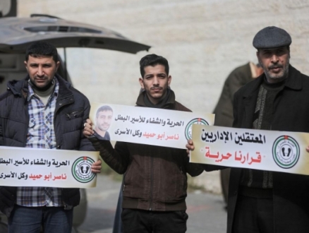 الأسرى الإداريون في سجن "عوفر" يصعدون احتجاجاتهم
