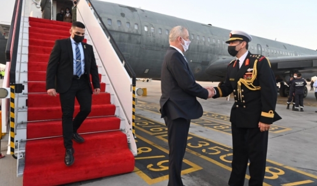 وزير الأمن الإسرائيلي غانتس يصل إلى البحرين
