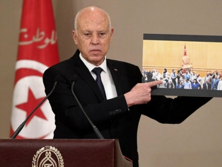 تونس: سعيّد يحلّ المجلس الأعلى للقضاء