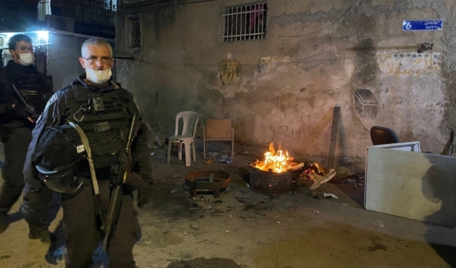 الاحتلال يصعد هجومه على الشيخ جراح: اعتقال شابين بزعم حرق 