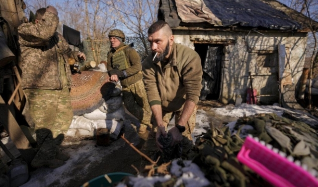 الأزمة الأوكرانية: موسكو تواصل تعزيزاتها العسكرية وتبقي الباب مواربا على الحل الدبلوماسي