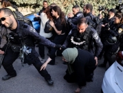 قوات الاحتلال تعتدي على متظاهرين في الشيخ جراح