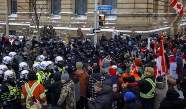 كندا: احتجاجات ضد قيود كورونا والشرطة تقمع المتظاهرين