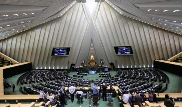 نوّاب إيرانيّون يطالبون بضمانات غربيّة قبل إحياء الاتفاق النوويّ