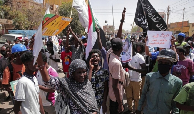 الأمن السوداني يقمع مظاهرات منددة بحكم العسكر وغلاء الأسعار