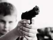 شيكاغو: طفل (3 سنوات) يقتل والدته أثناء لهوه بمسدس