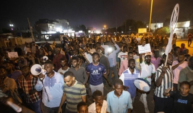 السودان: مظاهرات ليليّة ودعوات للخروج في 