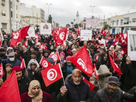 تونس: توقيف صحافي لرفضه الإفصاح عن مصادره