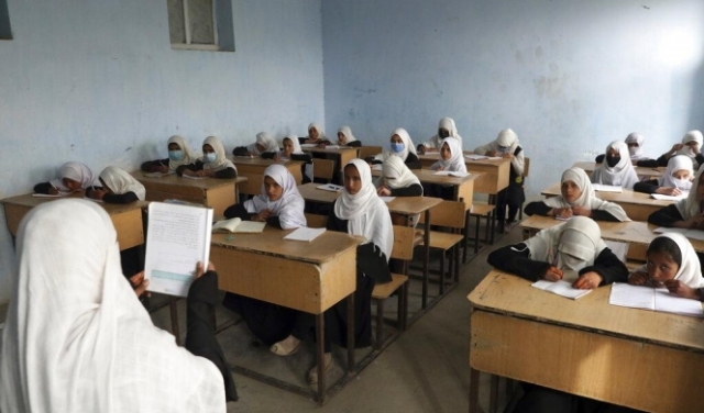 طالبان تغلق ثانوية للفتيات بأفغانستان  