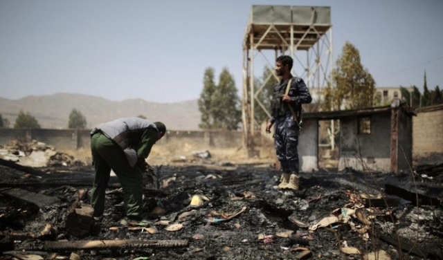 الحوثيون يقترحون هدنة والتحالف يستهدف مواقع في صنعاء