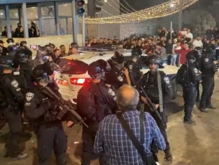 باب العامود: قوات الاحتلال تعتقل 4 مقدسيين وأجواء متوترة