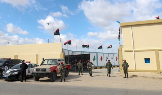 قتيلان وخمسة جرحى باشتباك بالعاصمة الليبية  