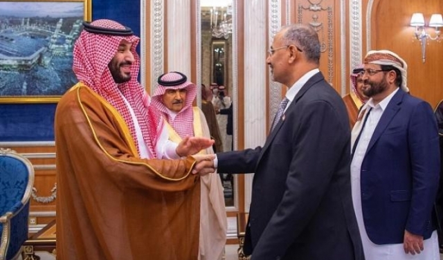 بن سلمان يجتمع بالمجلس الرئاسي اليمني الجديد 