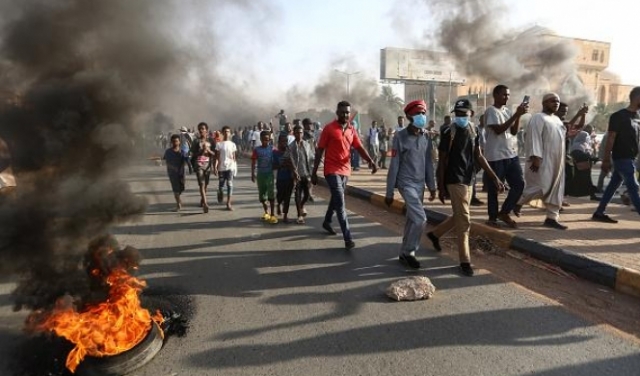السودان: حظر التجمعات وسط الخرطوم وإقالة مدير الإذاعة والتلفزيون