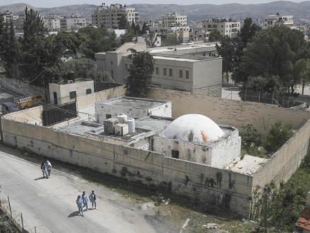 نابلس: إصابة مستوطنين اثنين إثر إطلاق نار عند قبر يوسف