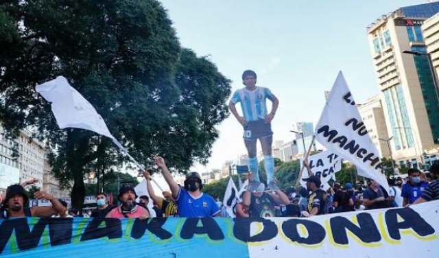 الأرجنتين: النيابة العامة تطلب محاكمة الطاقم الطبيّ لمارادونا بتهمة القتل بسبب الإهمال