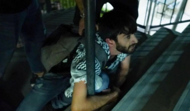 تسريح الطالب رامي سلمان بعد اعتقاله من مساكن الطلبة في تل أبيب