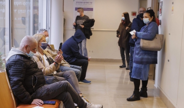 الصحة الإسرائيلية: إلزام بوضع الكمامات بالمستشفيات والعيادات والطائرات