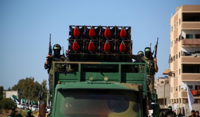 ضباط إسرائيليون: فصائل غزة أعادت بناء ترسانة مقذوفاتها وورشات تصنيعها