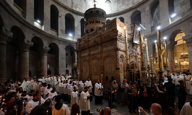 رغم قيود الاحتلال: الاحتفال بسبت النور في كنيسة القيامة