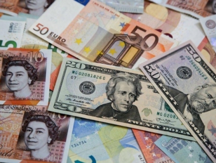 انخفاض سعر صرف اليورو مقابل الدولار لأدنى نقطة منذ 5 سنوات