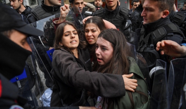 تركيا: اعتقال 164 متظاهرًا على الأقلّ خلال احتفالات عيد العمال