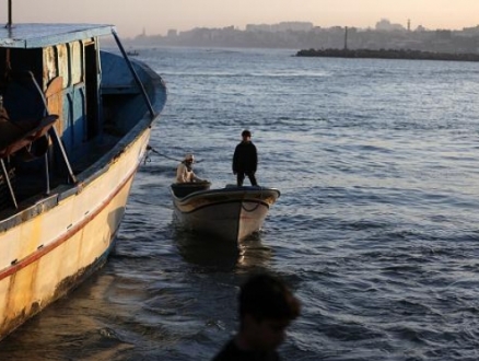 الاحتلال يعتقل 3 أطفال من سنجل ويستهدف الصيادين ببحر رفح