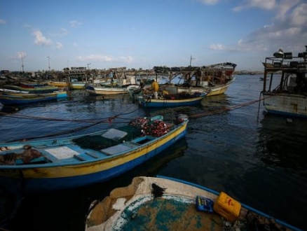 اعتقالات بالضفة واستهداف للصيادين ببحر غزة