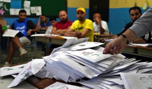 اللبنانيون يترقبون نتائج الانتخابات على وقع الأزمات