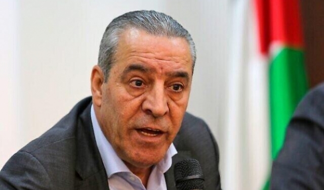 عباس يعين حسين الشيخ بمنصب أمين سر اللجنة التنفيذية لمنظمة التحرير