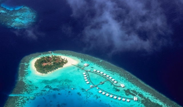 ما هو عدد جزر المالديف؟