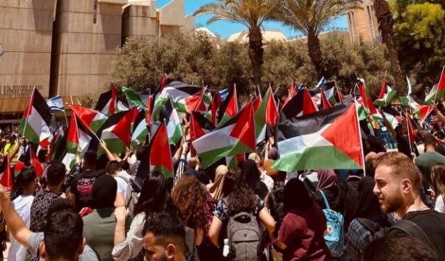 الكنيست يصادق بالقراءة التمهيدية على تجريم رفع العلم الفلسطيني