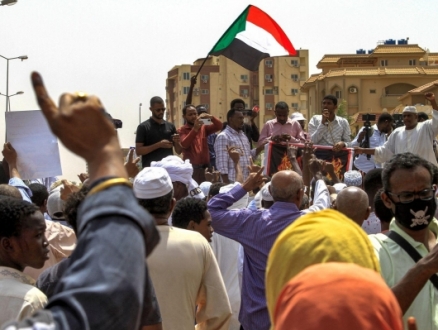 رفع حالة الطوارئ بالسودان: إرضاء للخارج أم تهيئة المناخ لحوار وطنيّ؟