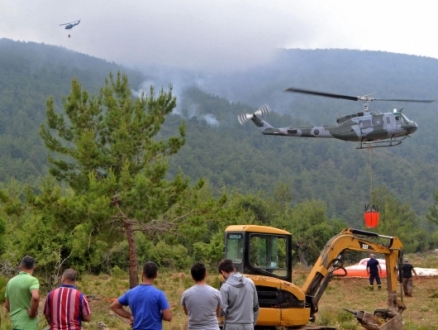 لبنان: جهود مضنية لإخماد حريق اندلع في أكبر غابة صنوبر بريّ