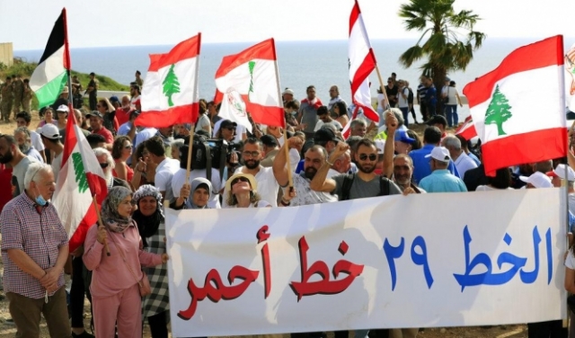 لبنانيون يتظاهرون ضد تحرك إسرائيل لاستخراج الغاز من 