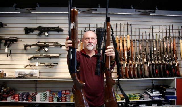إجراءات محدودة لتقييد شراء السلاح الناري في الولايات المتحدة الأميركية