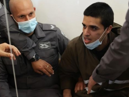 نقل الأسير أحمد مناصرة إلى مستشفى سجن الرملة