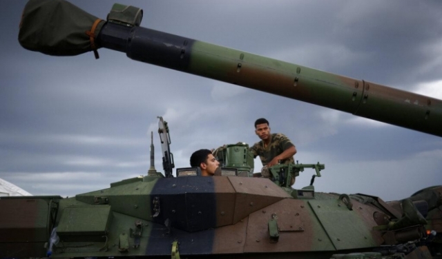 شحنات أسلحة ثقيلة لأوكرانيا وروسيا تعرض فتح ممر إنساني