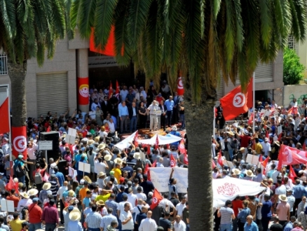 احتجاجات في تونس رفضا للاستفتاء على دستور جديد وتنامي المعارضة للسعيّد