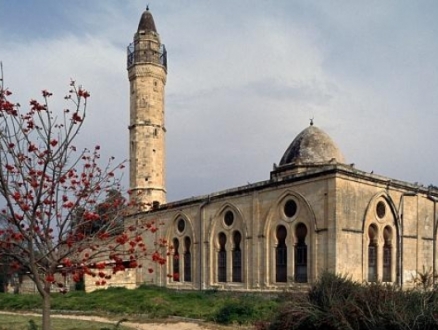 التوجيه العليا لعرب النقب تطالب بمنع حفل غنائي في باحات مسجد بئر السبع