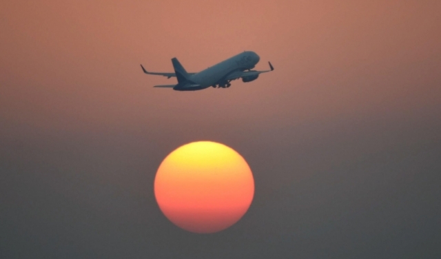 ما العلاقة بين ارتفاع أسعار تذاكر الطيران وتغيّر المناخ؟