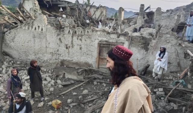 ألف قتيل بزلزال ضرب أفغانستان